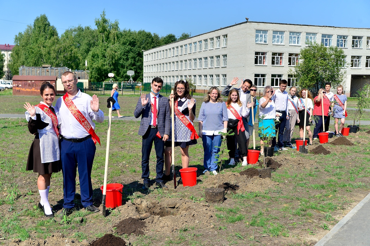 Что подарить школе от выпускников - рисунок 2 Что подарить школе от выпускников - рисунок 2